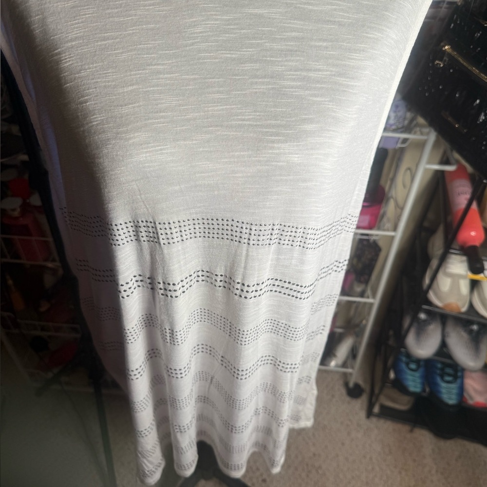 Apt. 9 Monochrome Blouse with Elegant Trim